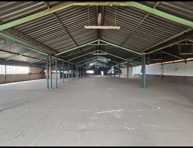 1,595M² WAREHOUSE TO LET IN ANDERBOLT